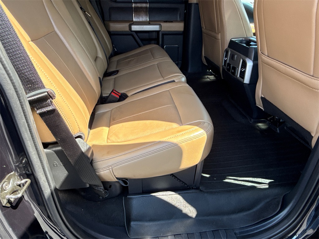 2022 Ford F-350 Lariat photo 15