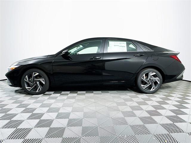 2025 Hyundai Elantra SEL Sport photo 3