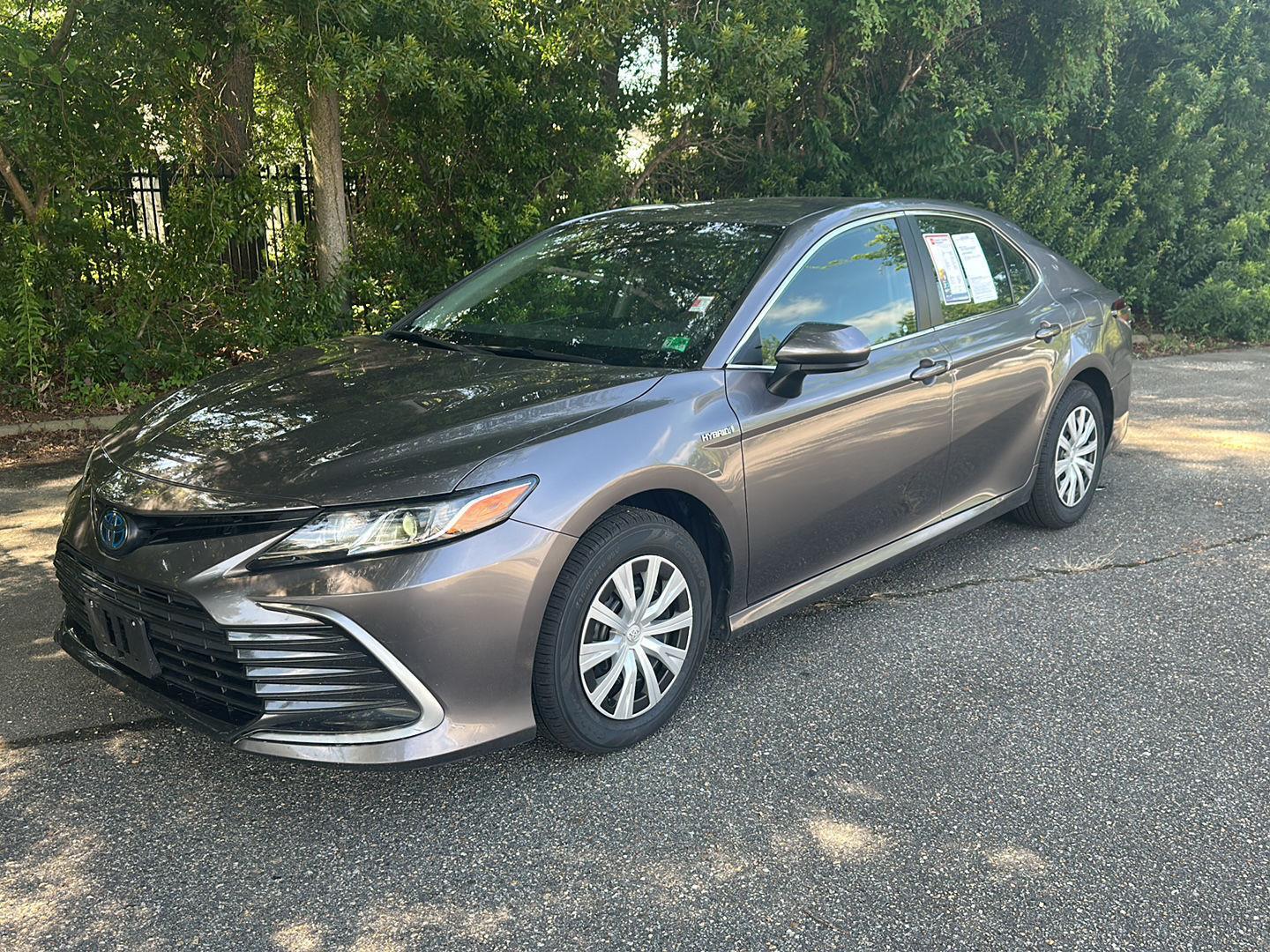 2021 Toyota Camry Hybrid LE photo 6