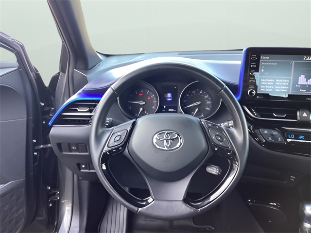2022 Toyota C-HR XLE photo 18