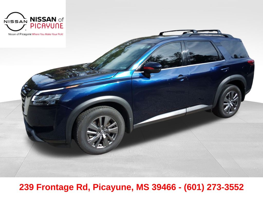 2022 Nissan Pathfinder SV's photo