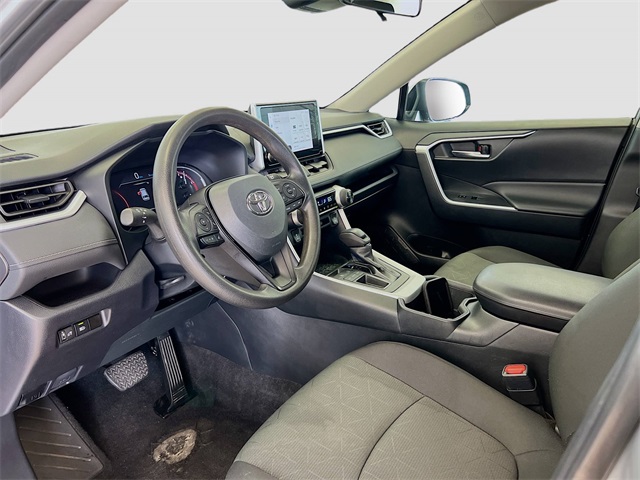 2024 Toyota RAV4 XLE photo 34