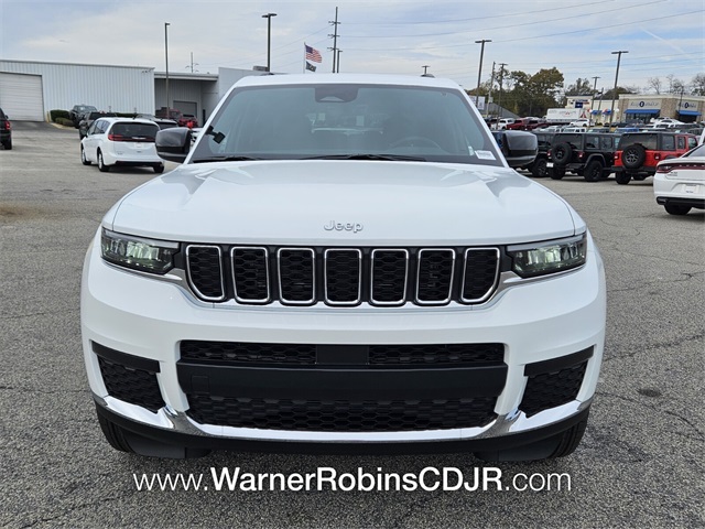 2025 Jeep Grand Cherokee Laredo photo 2