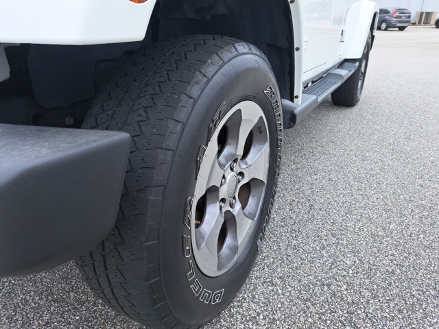 2016 Jeep Wrangler Unlimited Sahara photo 15