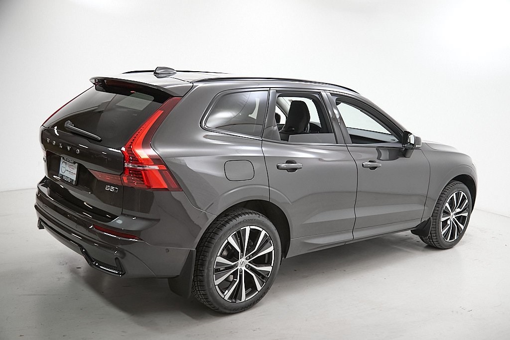 2023 VOLVO XC60 - Image 8