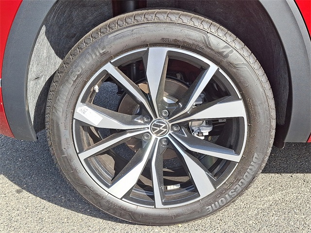 2024 Volkswagen Atlas Cross Sport SEL Premium R-Line photo 2