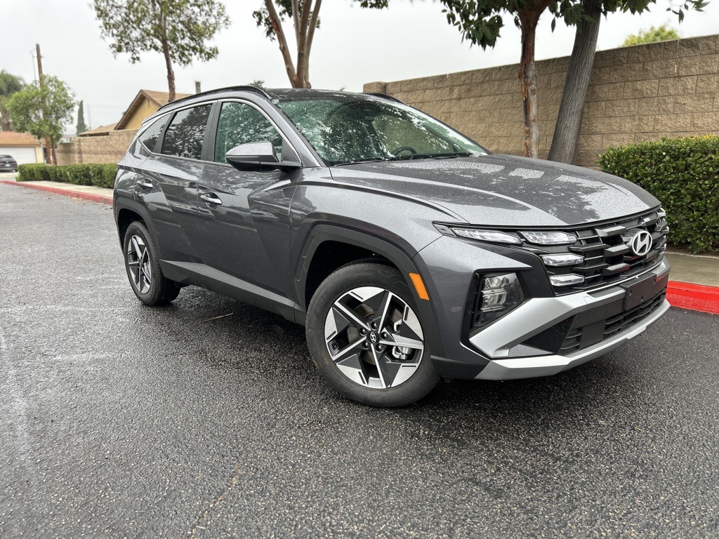 Used 2025 Gray Hyundai SEL Convenience image 1