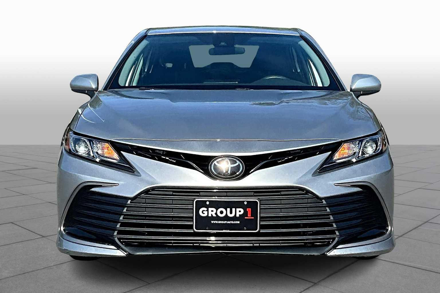 2023 Toyota Camry LE photo 3