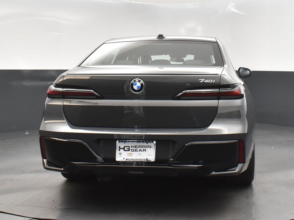 2026 Bmw 740i photo 7