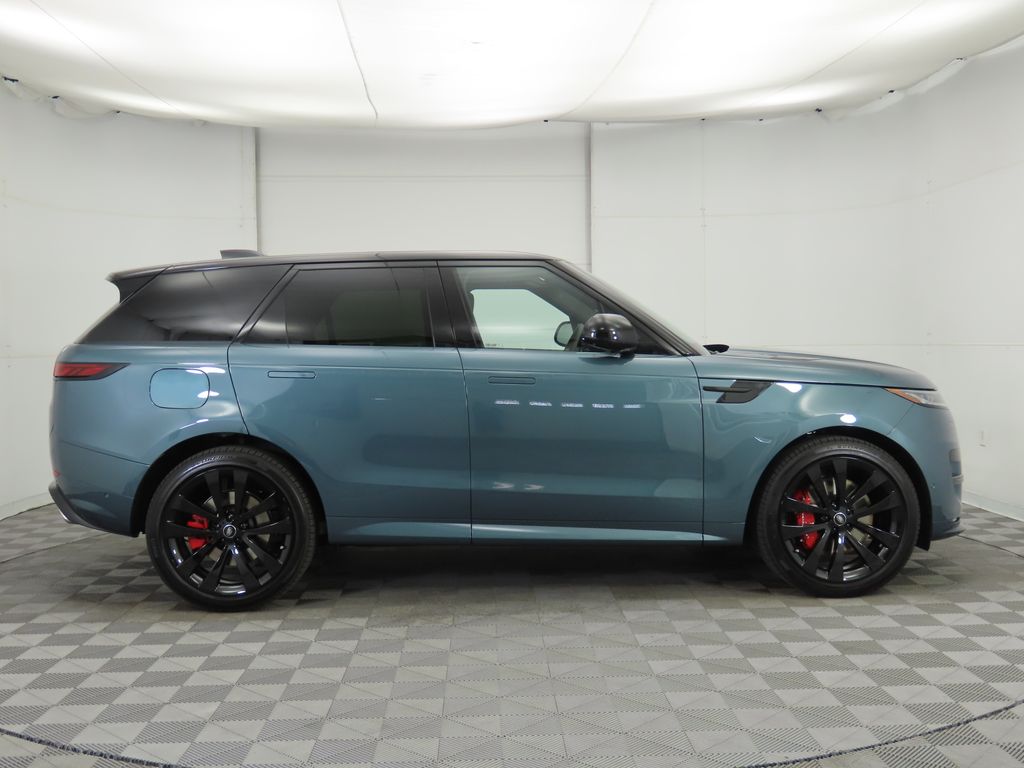 2025 Land Rover Range Rover Sport SE photo 4