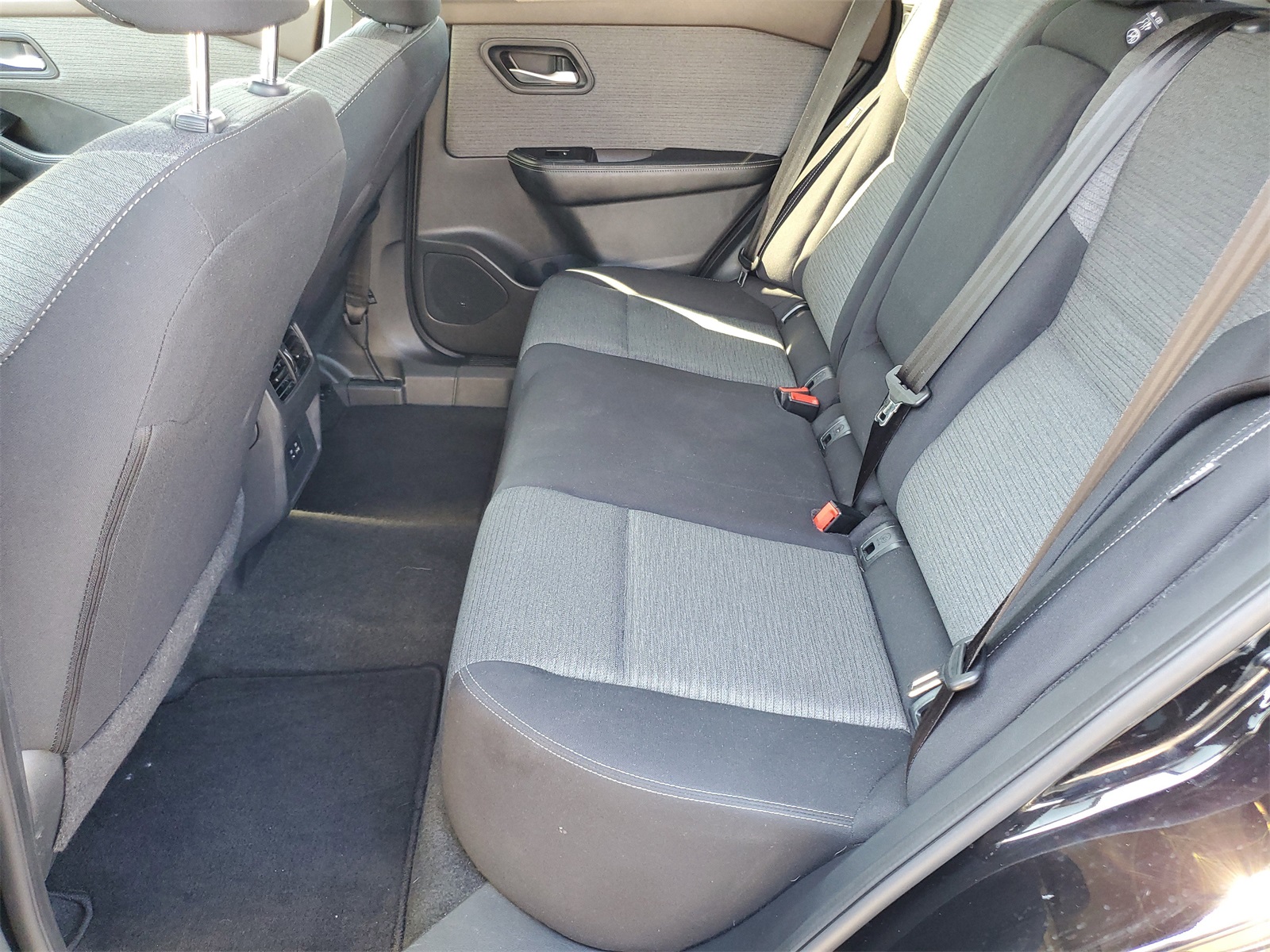 2023 Nissan Rogue SV photo 21