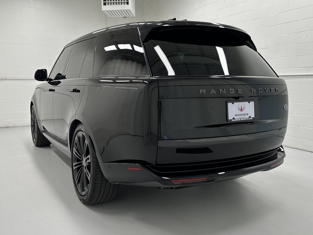 2023 Land Rover Range Rover SE photo 8