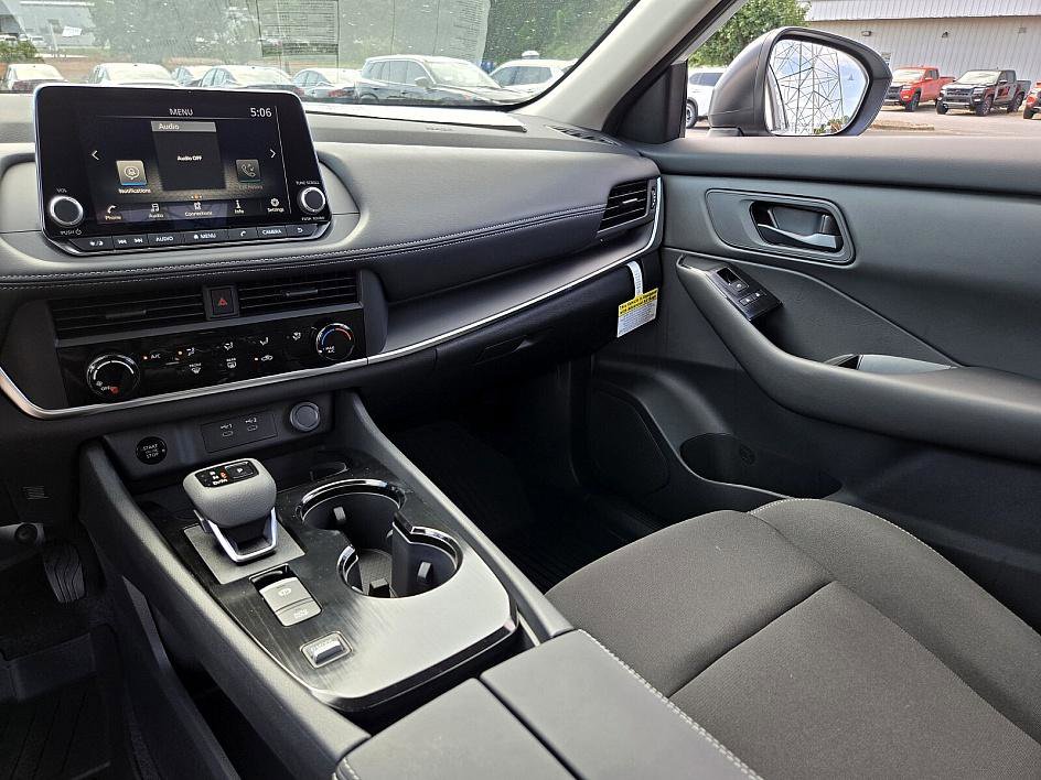 2025 Nissan Rogue S photo 15