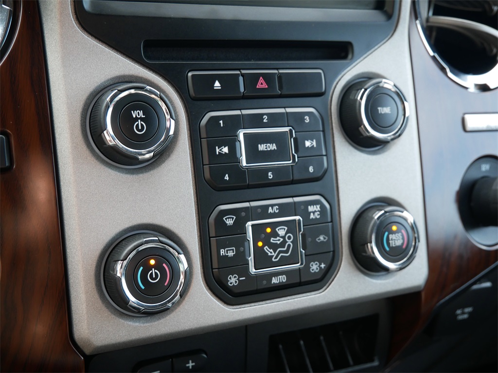 2015 Ford F-250 Lariat photo 21