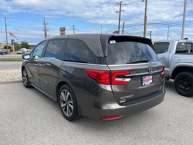 2022 Honda Odyssey Touring photo 3