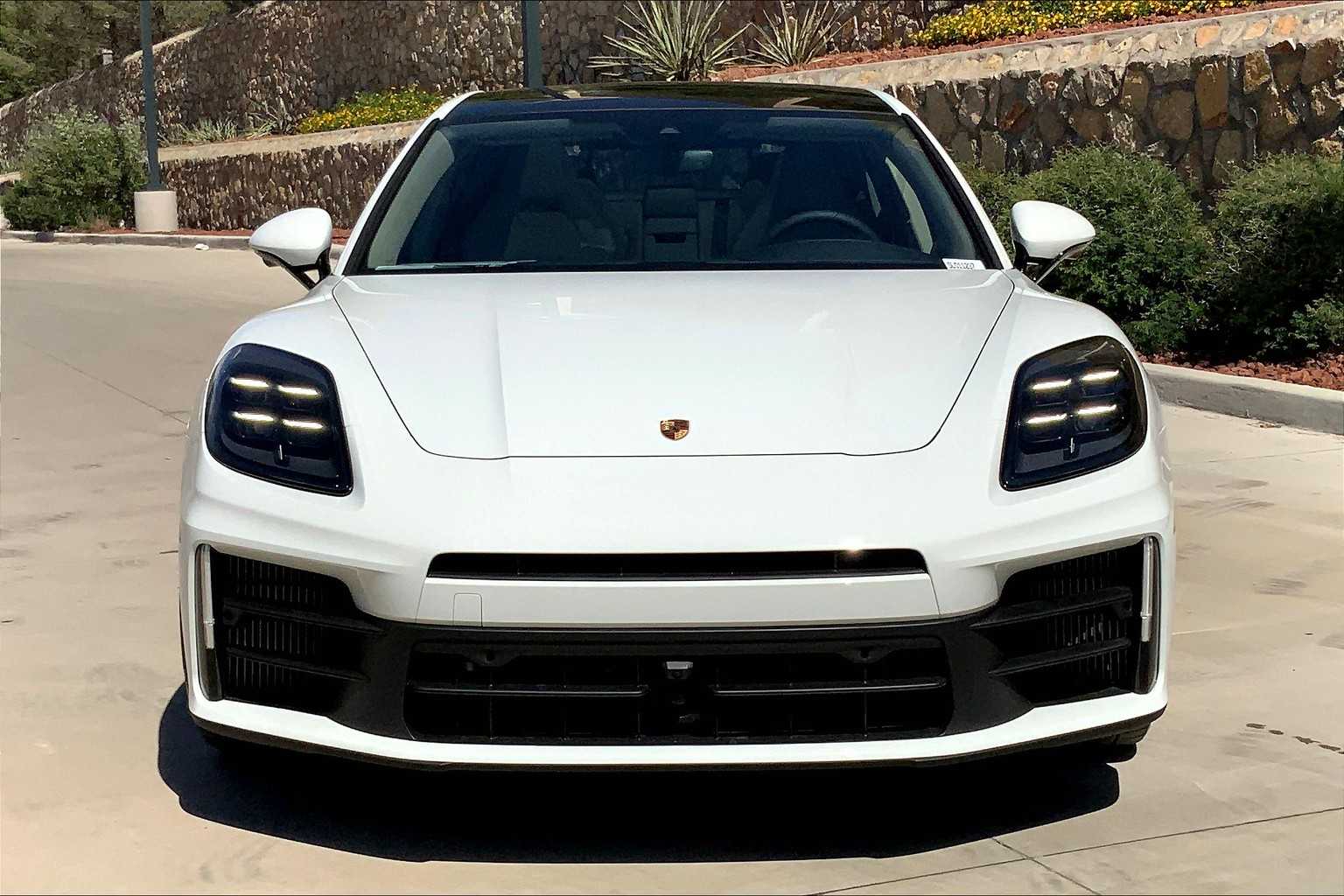 2025 Porsche Panamera 4 photo 10