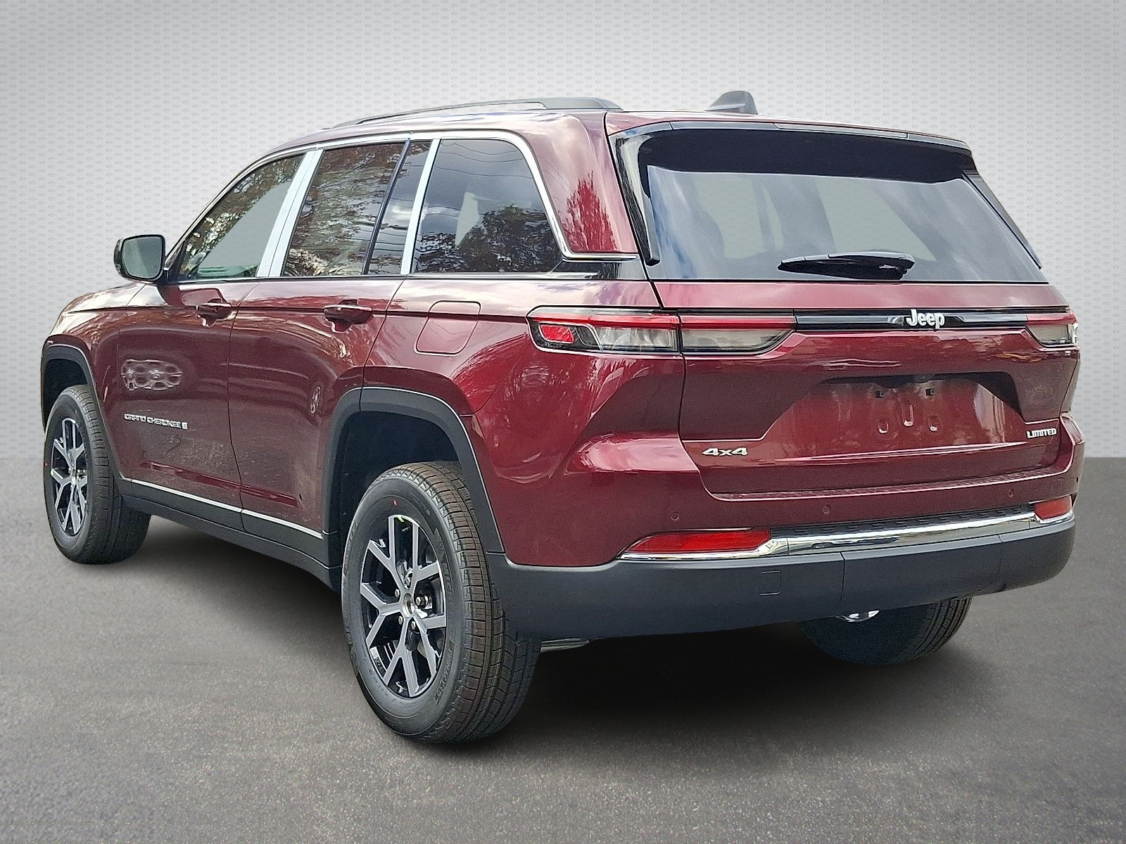 2025 Jeep Grand Cherokee Limited photo 2