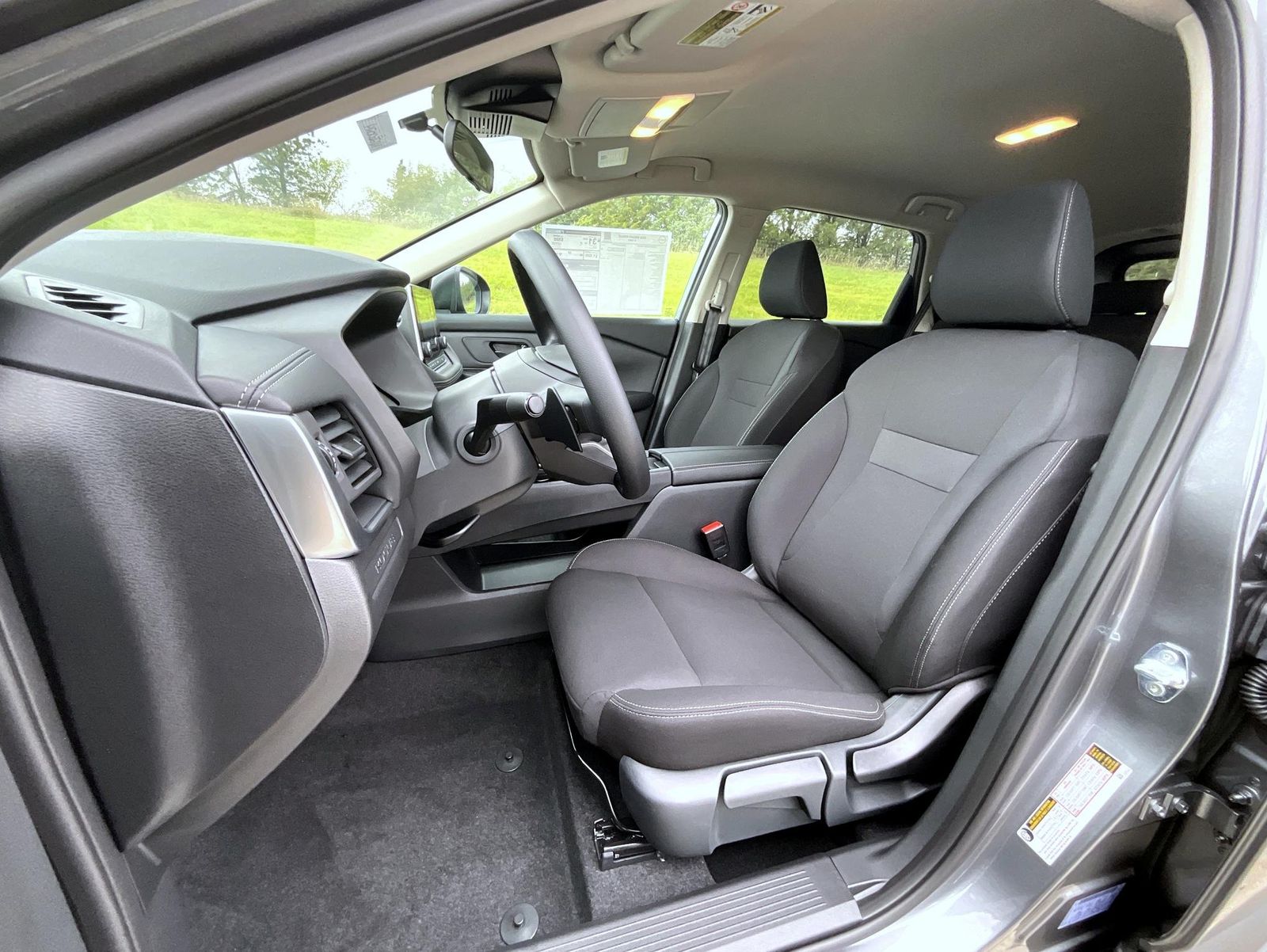 2026 Nissan Rogue S photo 10