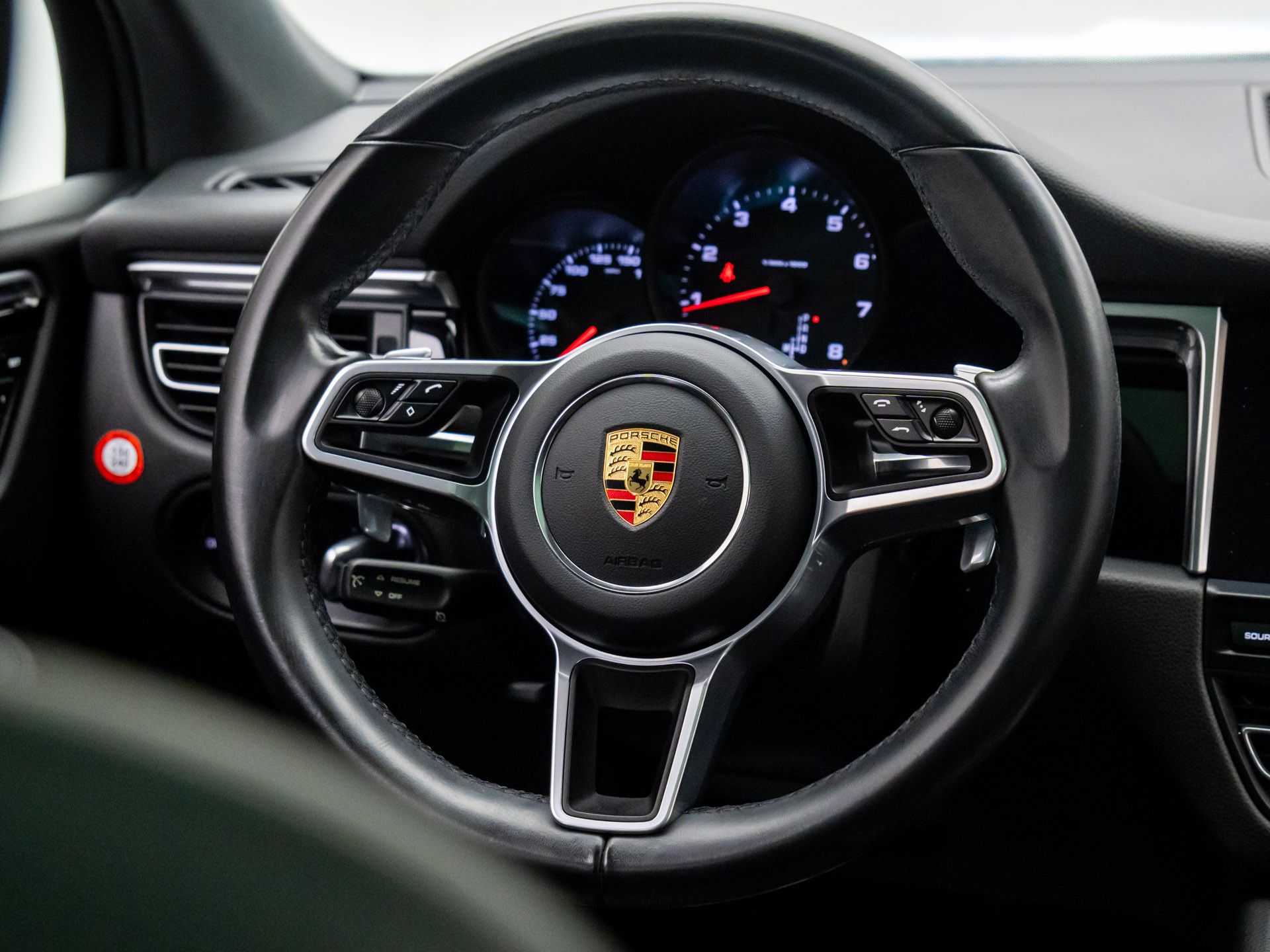 2021 Porsche Macan Base photo 8