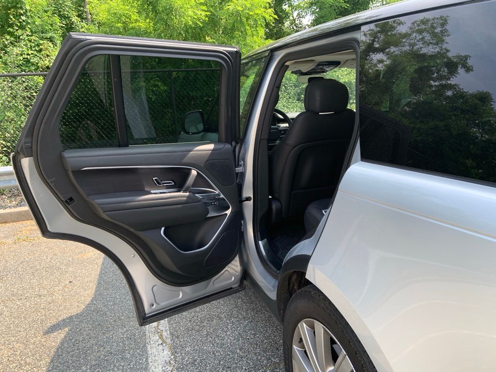 2024 Land Rover Range Rover SE photo 15