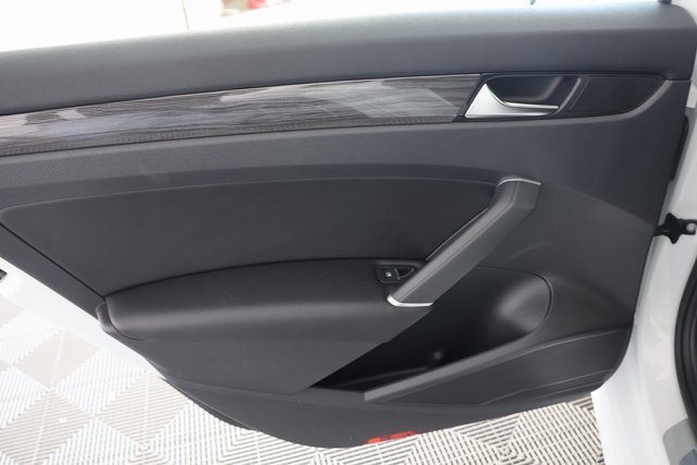 2022 Volkswagen Passat 2.0T R-Line photo 25