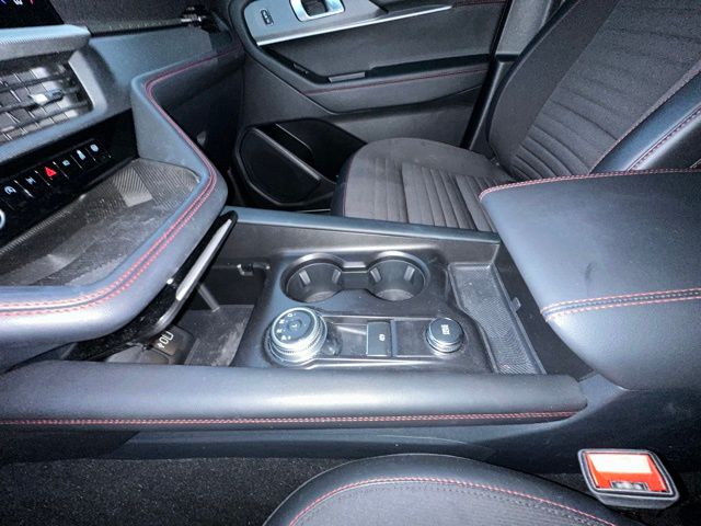 2025 Ford Explorer ST-Line photo 21