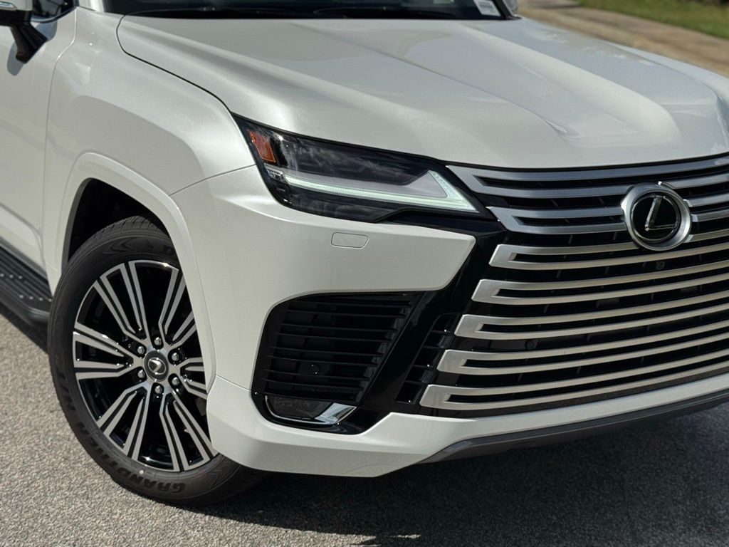 2025 Lexus LX 600 Luxury photo 4