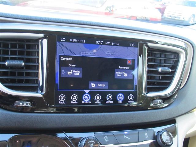 2017 Chrysler Pacifica Touring L photo 20