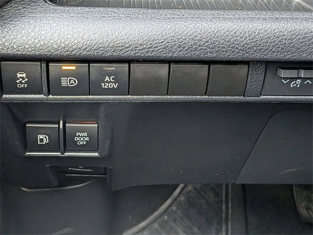 2022 Toyota Sienna XSE photo 16