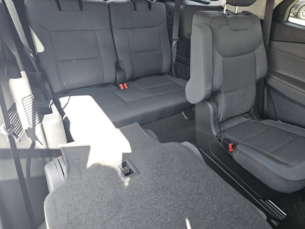 2025 Ford Explorer photo 4