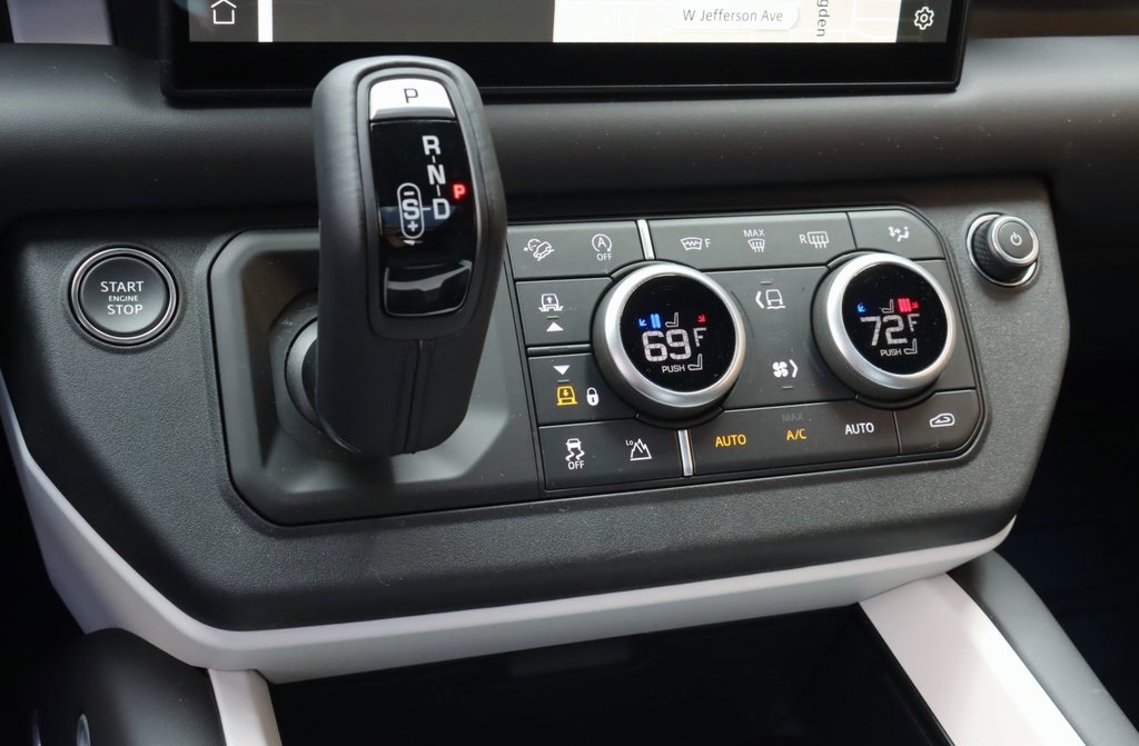 2025 LAND ROVER DEFENDER - Image 28