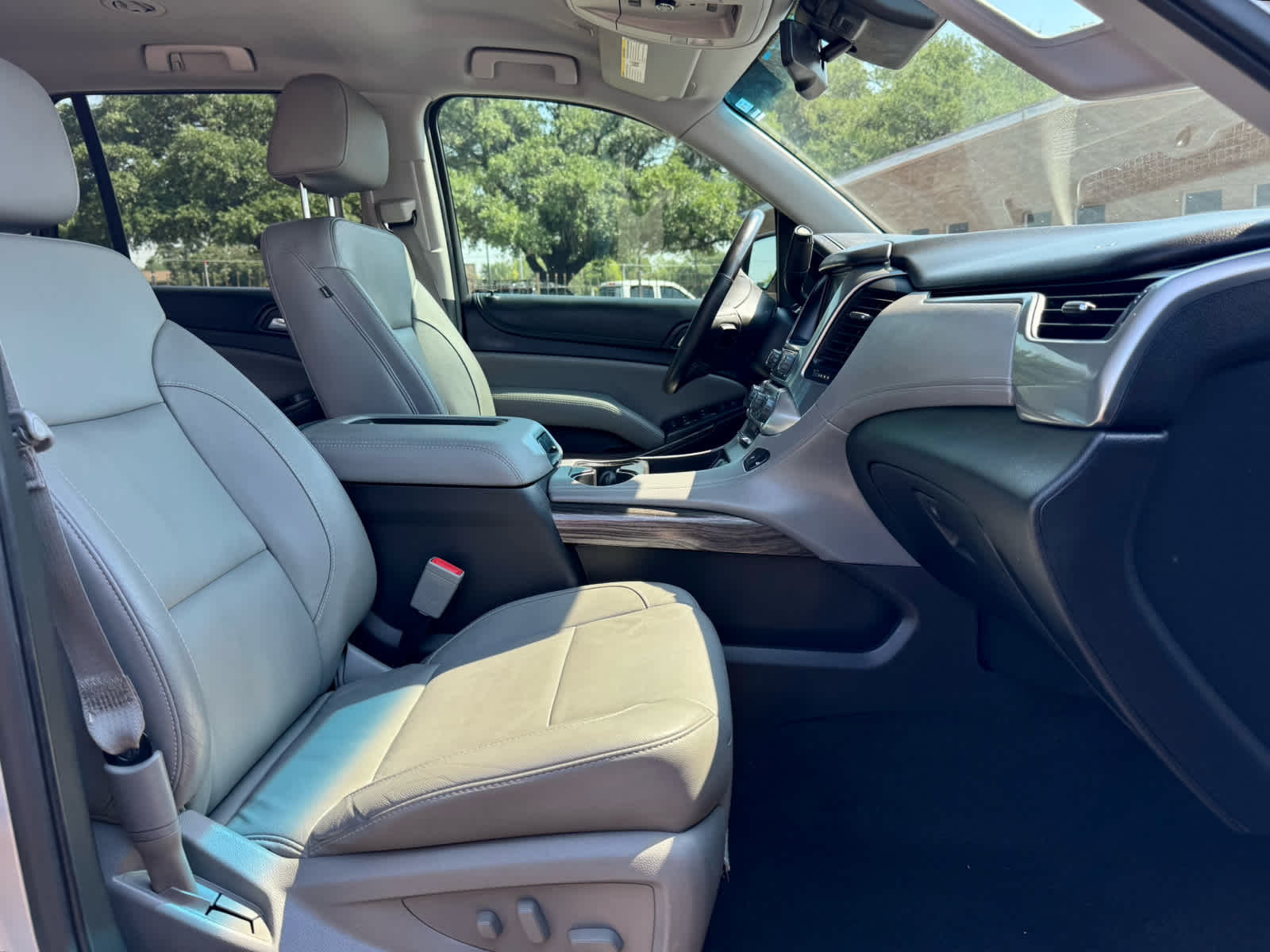 2016 Chevrolet Tahoe LT photo 8