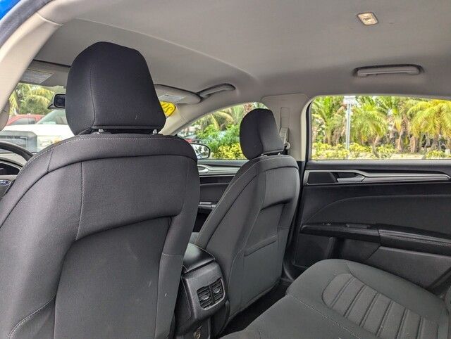 2020 Ford Fusion SE photo 13