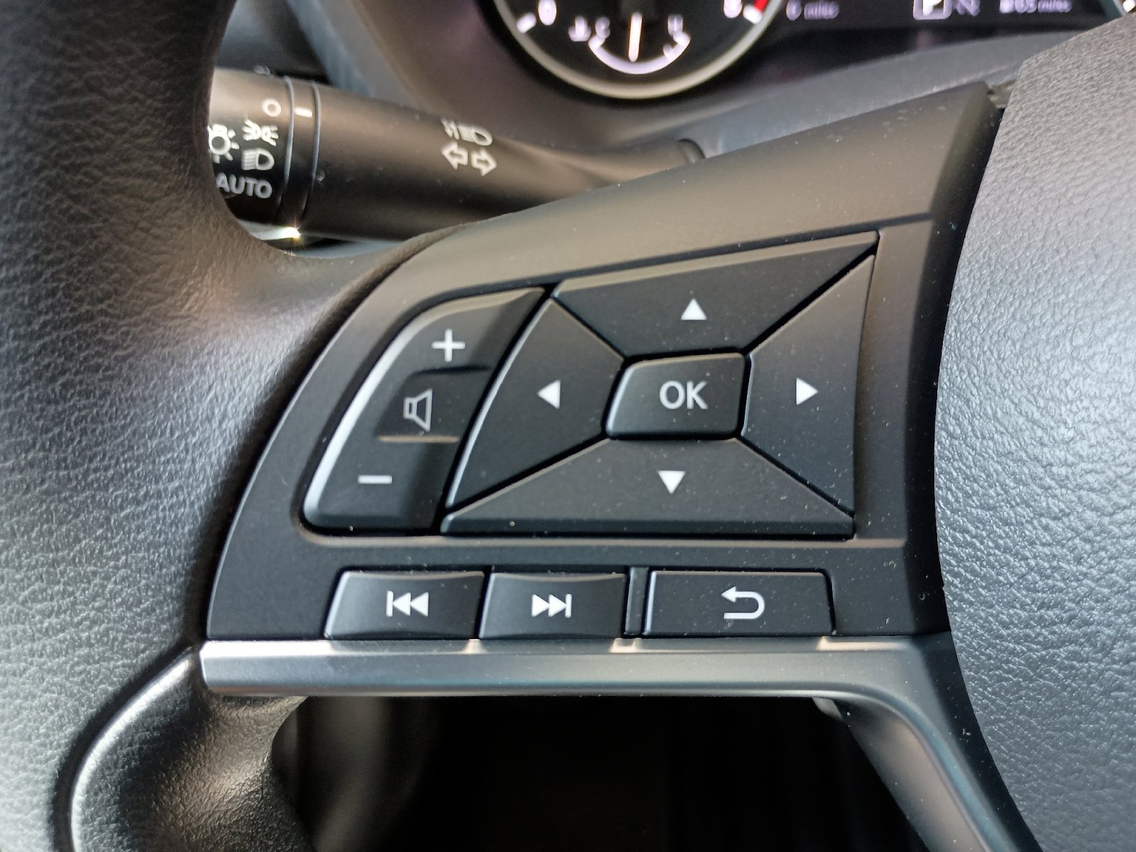2025 Nissan Sentra SV photo 14