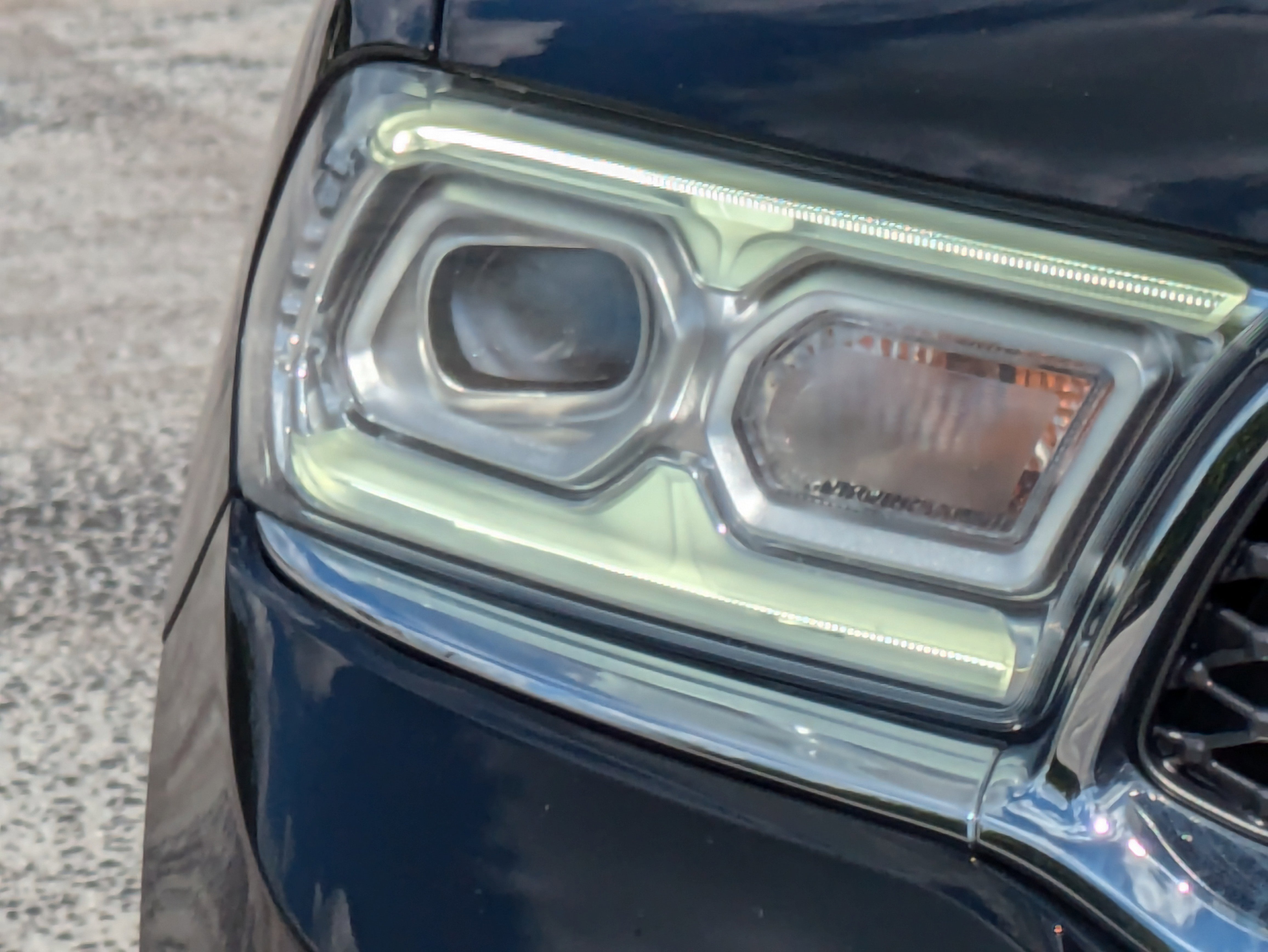 2022 Dodge Durango SXT photo 2