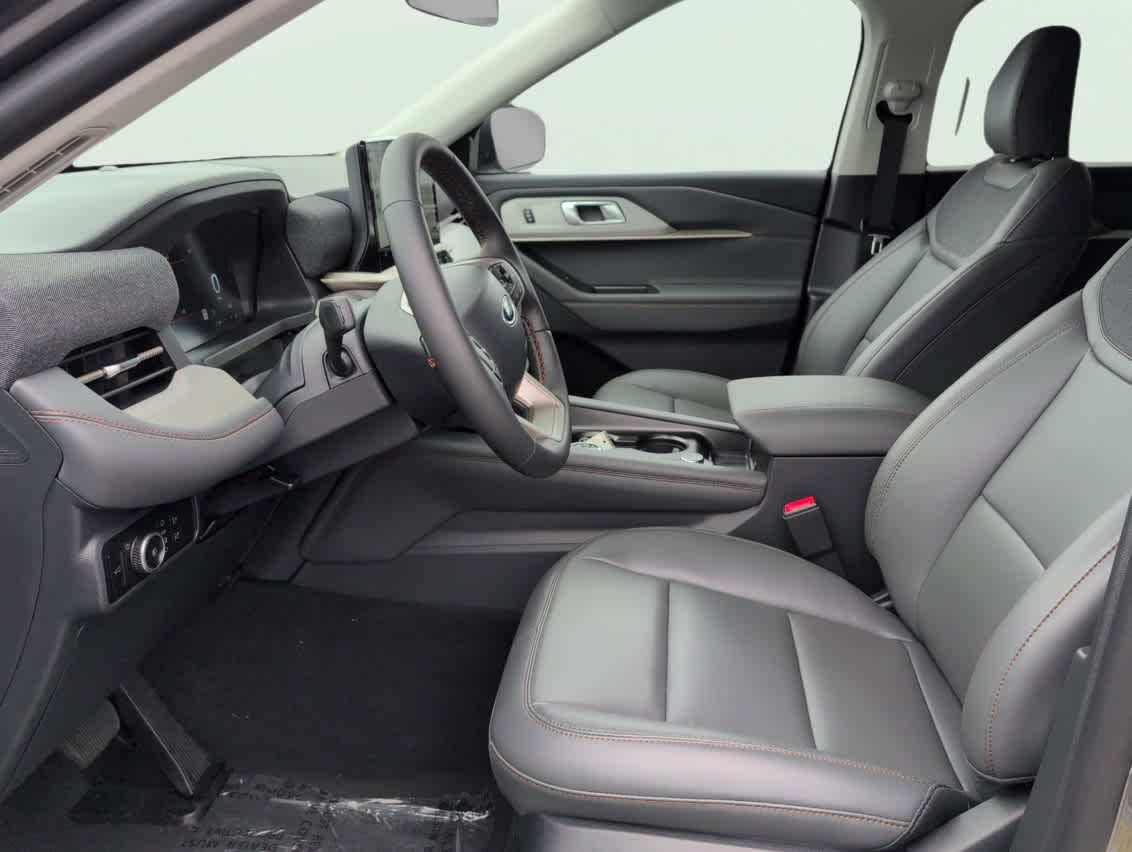 2025 Ford Explorer photo 8