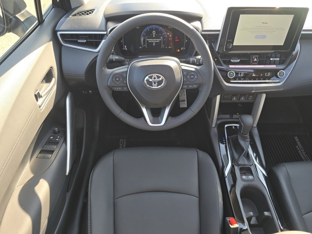 2025 Toyota Corolla Cross XLE photo 26