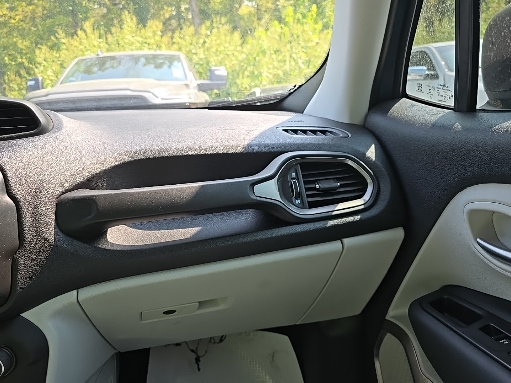2022 Jeep Renegade Latitude photo 22