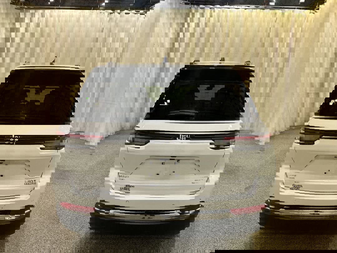 2025 Jeep Grand Cherokee Limited photo 4