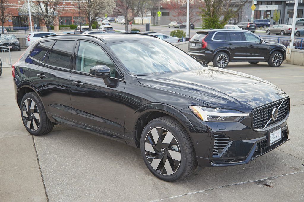 2025 VOLVO XC60 - Image 3