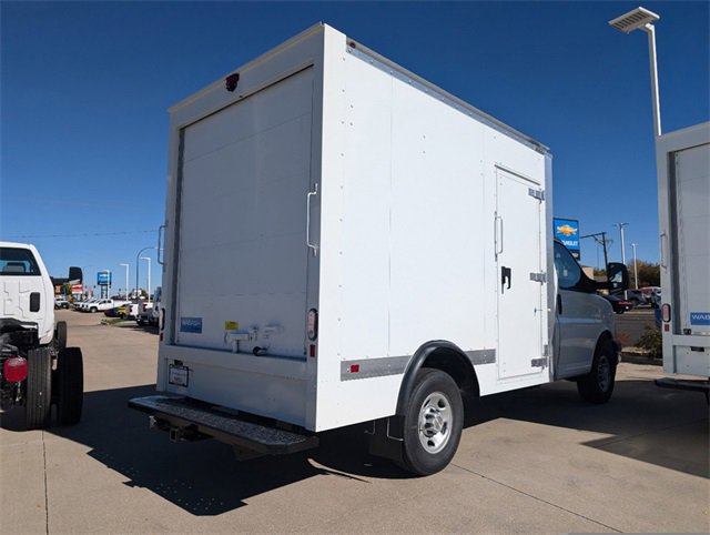 2024 Chevrolet Express Cutaway 3500 photo 4