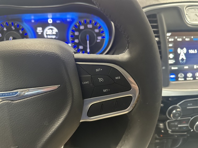 2023 Chrysler 300 Touring photo 26