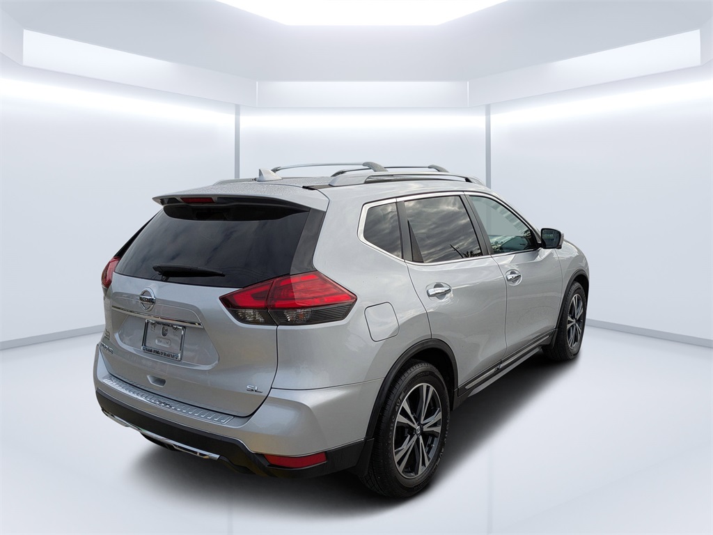 2017 Nissan Rogue SL photo 3