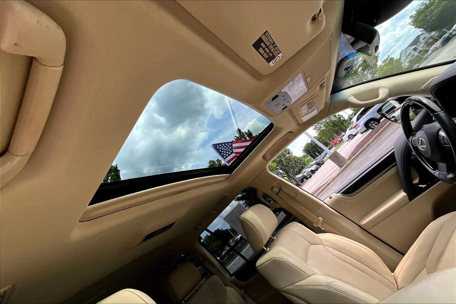 2018 Lincoln Corsair Standard photo 2
