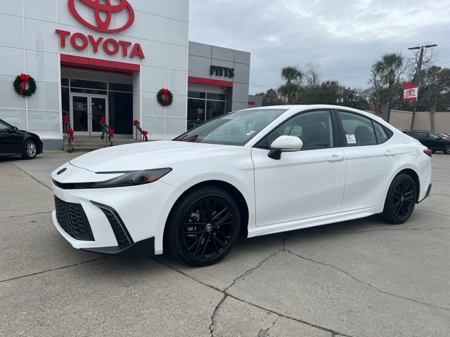 2026 Toyota Camry SE's photo