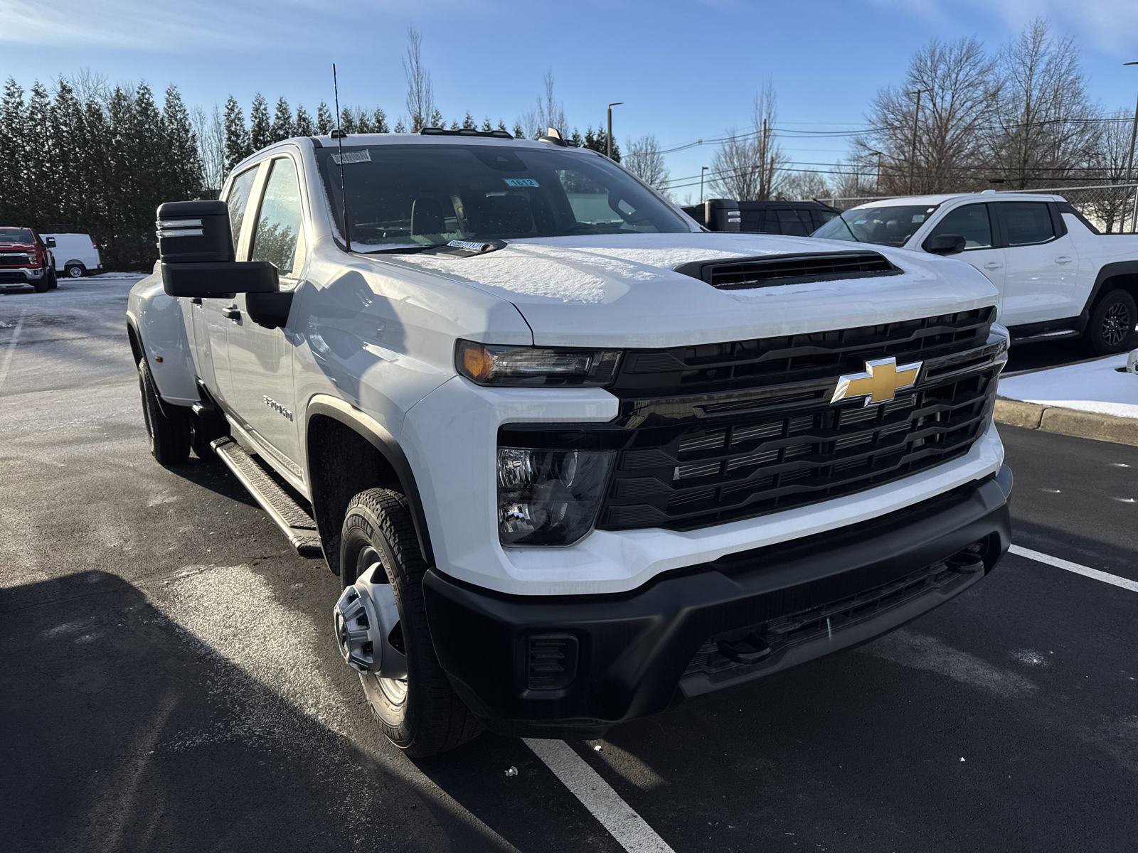 2024 Chevrolet Silverado 3500HD photo 2
