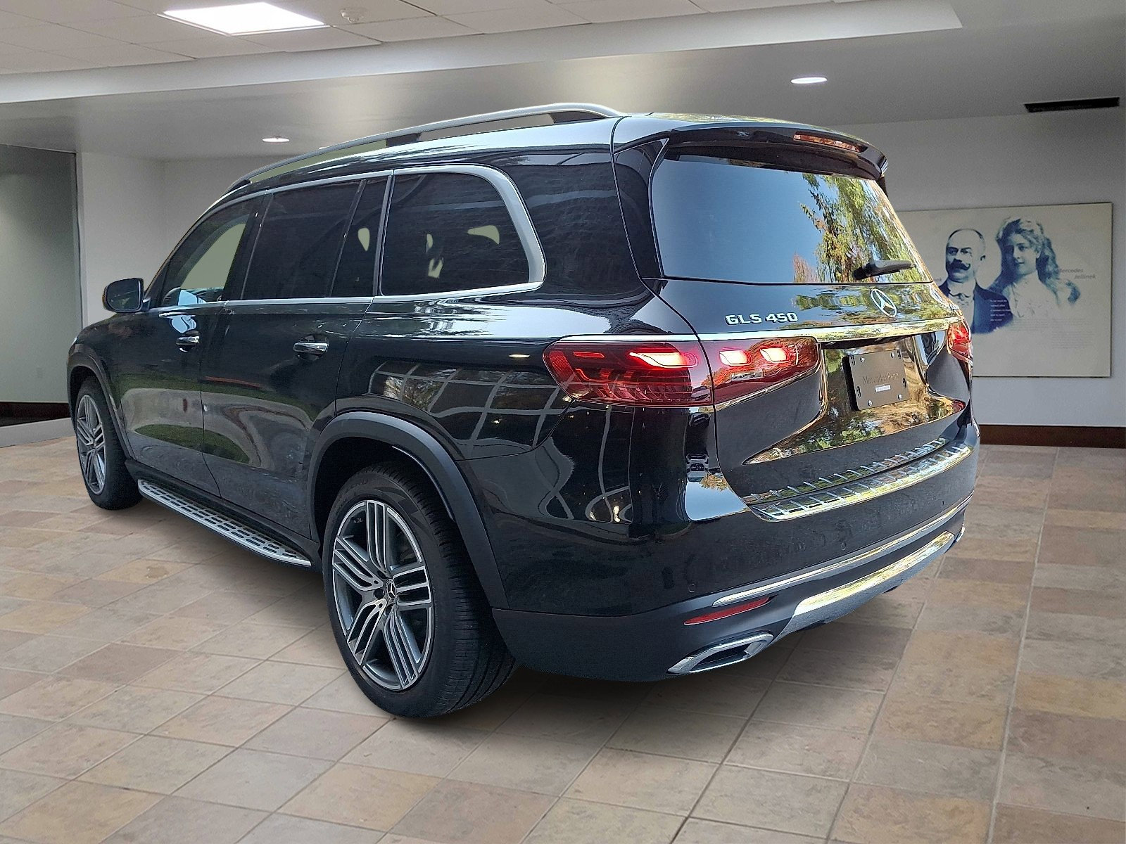 2026 Mercedes Benz GLS 450 4MATIC photo 3