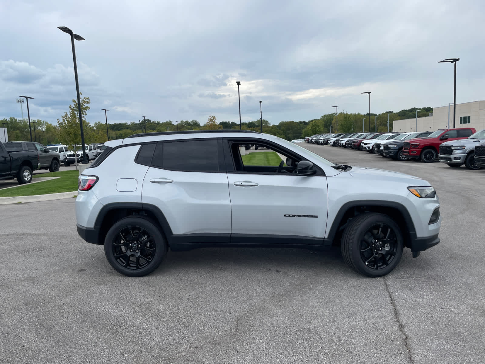 2025 Jeep Compass Latitude photo 9
