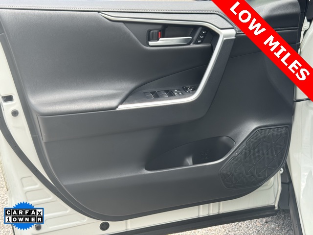 2019 Toyota RAV4 Hybrid Limited photo 2