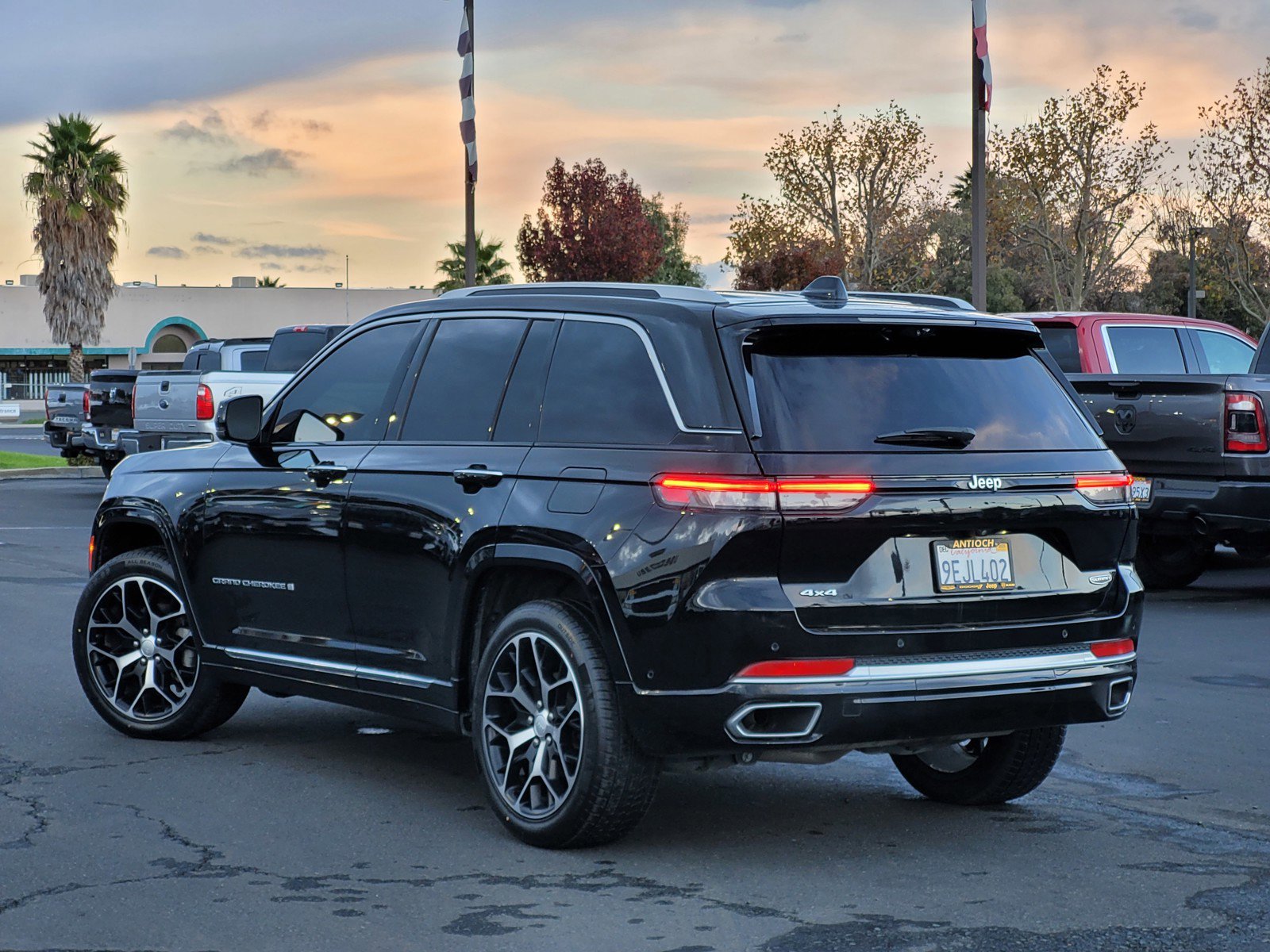 2022 Jeep Grand Cherokee Summit Reserve photo 4